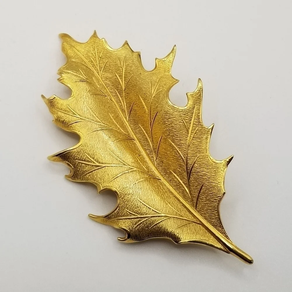 Vintage Giovanni Leaf Gold Tone Bar Pin Brooch Realistic Autumn Signed Nature 3